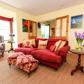 Glandore mews situated in the picturesque village of Glandore, hotel a Glandore