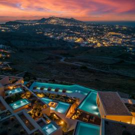 North Santorini - A Luxury Spa Hotel, hotell sihtkohas Pirgos