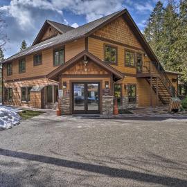 Cozy Resort Condo ~ 2 Mi to Whitefish Mtn Resort!, hotell i Whitefish