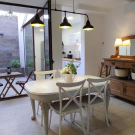 CasaBala - Near the beach and Barcelona center, hotel in Badalona