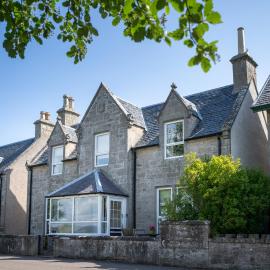 Seaview House - A Traditional Home by the Beach