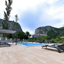 Villa Sophia with private swimming pool near the beach!, khách sạn ở Zakučac