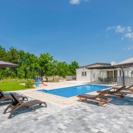 Three-Bedroom Holiday Home In Grubine