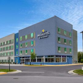Microtel Inn & Suites by Wyndham Winchester، فندق في وينشستر