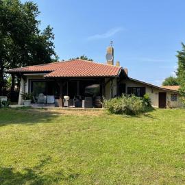 Villa Familiale, hotel in Le Teich