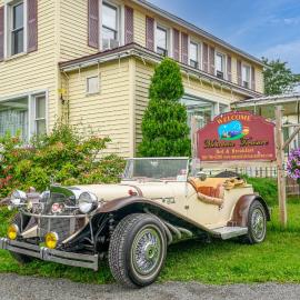 Mountain Treasure Bed and Breakfast، فندق في Maplecrest