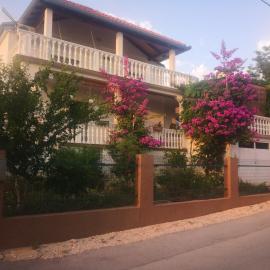 Apartment Ana, хотел в Горни Карин