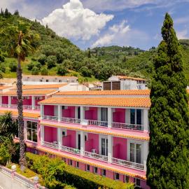 Pink Palace Beach Resort, hotel ad Agios Gordios