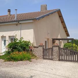 Les Jardins des 3 Provinces- Gîte, hotel a Montcharvot