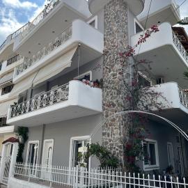 Mairi’s Apartment, hotel in Nea Artaki