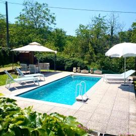 Alta Langa Suites، فندق في Cortemilia