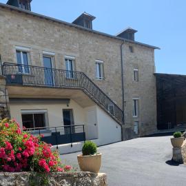 Gite 4 étoiles - La Maison de Paul, hotel u gradu Coussergues