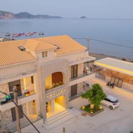 Horizon Apartments - Beachfront Luxury, by ZanteWize