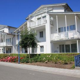 Villa Karola Ferienwohnung 06 mit Sauna- und Schwimmbadnutzung im AHOI Erlebnisbad Sellin, hotel a Göhren