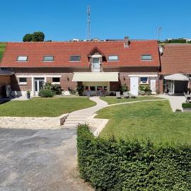 Le Pré Fleuri, hotel em Curlu
