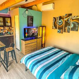 Maisonnette Jacuzzi & Piscine, hotell sihtkohas Sussargues