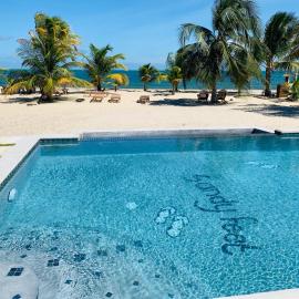 Placencia Village में, होटल Sandy Feet Beach Resort