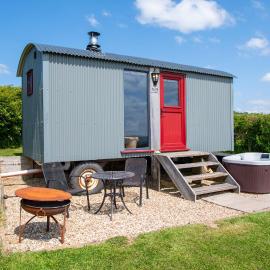 The Big Cwtch Shepherd's Hut, hotel in Kidwelly