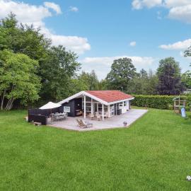Amazing Home In Hornbæk With Wifi、ホーンバックのホテル