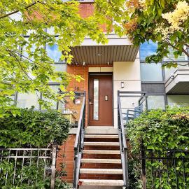 Home in Downtown, hotel u gradu Toronto