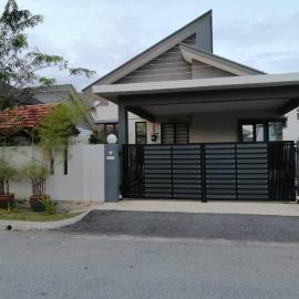 Dhuha Homestay، فندق في Kampong Kerubong