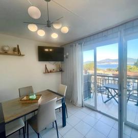 Appartement cosy, vue mer à 5 min à pied de la mer, hotel in Grosseto-Prugna