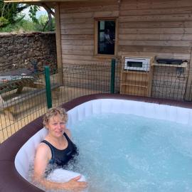 cabane bambou, hotel Huriel városában