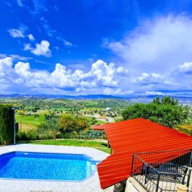 Sunset Retreat Cyprus, hotell i Pendakomo
