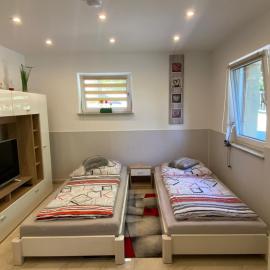 1 Zi. Apartment Nähe Flughafen/Messe Stuttgart 24h, hotel a Waldenbuch