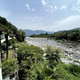 Idyllic Nature Retreat by Maggia River, hotell sihtkohas Locarno
