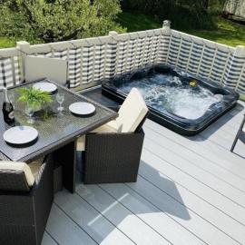 Prime Location & Luxurious Hot Tub, Hotel in Tattershall
