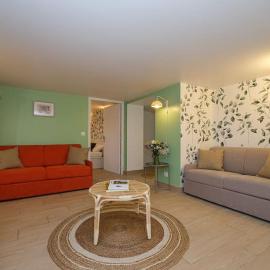 L'Eucalyptus avec Parking & Wifi, hotel in Quincy-Voisins