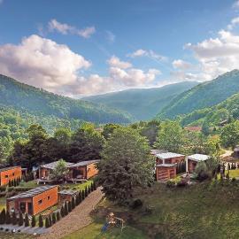 La Kuburi, hotel i Slănic-Moldova