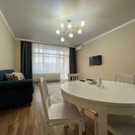 Евродвушка в ЖК Арман, hotel in Atyrau