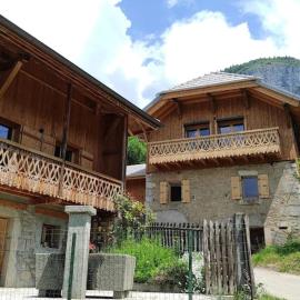 L'échappée Belle en Montagne - site location-chalet、Mieussyのホテル