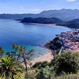 VIVIENDA VACACIONAL "EL CANXILÓN" Situada en Lastres - Zona Oriente de ASTURIAS - Casa independiente - Terraza con vistas al mar a 800 m de la playa, hotel i Lastres
