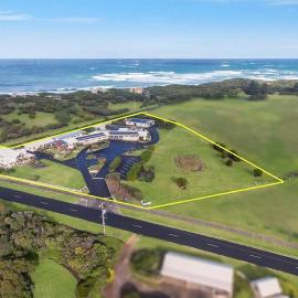 Logans Beach Apartments - BeachHouse