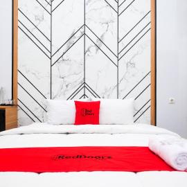 RedDoorz at Tasneem Puspowarno Semarang, Hotel in Kalibanteng-lor