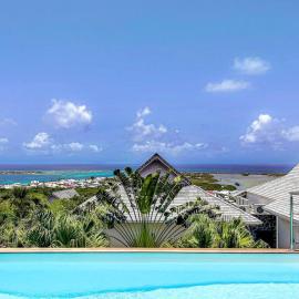 Villa Bleu Horizon with private pool overlooking Orient Bay, Hotel in Orient Bay