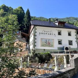 Bajta Kroparica, hotel Kropa városában