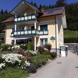 LANDHAUS JASMIN ausgezeichnet mit 4 Kristallen - FW Sarsteinblick