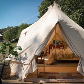 Idyllisk glamping rett ved elven, готель у місті Шіен