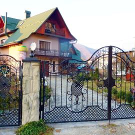 Sadyba Bilya Richky, hotel a Jaremče