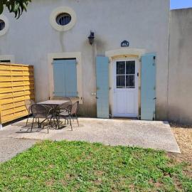 Agréable Villa en petite Camargue 35 m2 WIFI, hotell i Gallargues-Le-Montueux