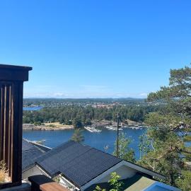 Moderne Leilighet med panorama utsikt check -In 24 h, hotel in Sandefjord