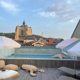 Appart'hôtel Les Fleurines By Urban Style، فندق في فيلفرانش-دي-رويرغ