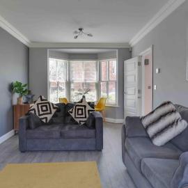 Elizabeth II Five Bedroom Spacious Home
