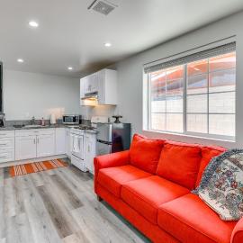 Sleek San Fernando Studio ~ 14 Mi to Universal