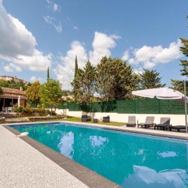 Villa in Cannes with Heated Pool & Boat Trips – hotel w mieście Callian
