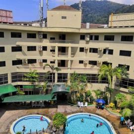Affordable Cozy Apartment @ Coral Bay Resort, hotel in Pasir Bogak